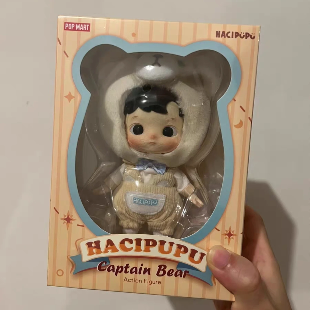 Em estoque genuíno 13cmhacipupu capitão urso boneca móvel conjunta mudar roupas kawaii anime figura decoração coleção brinquedos