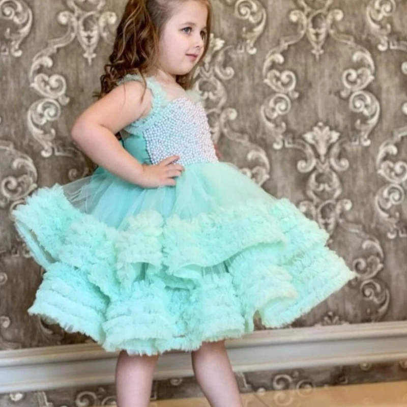 Abiti da ragazza di fiori verdi Tulle Puffy Tiered Pearl Top con fiocco senza maniche per abiti da principessa per banchetti di festa di compleanno di nozze