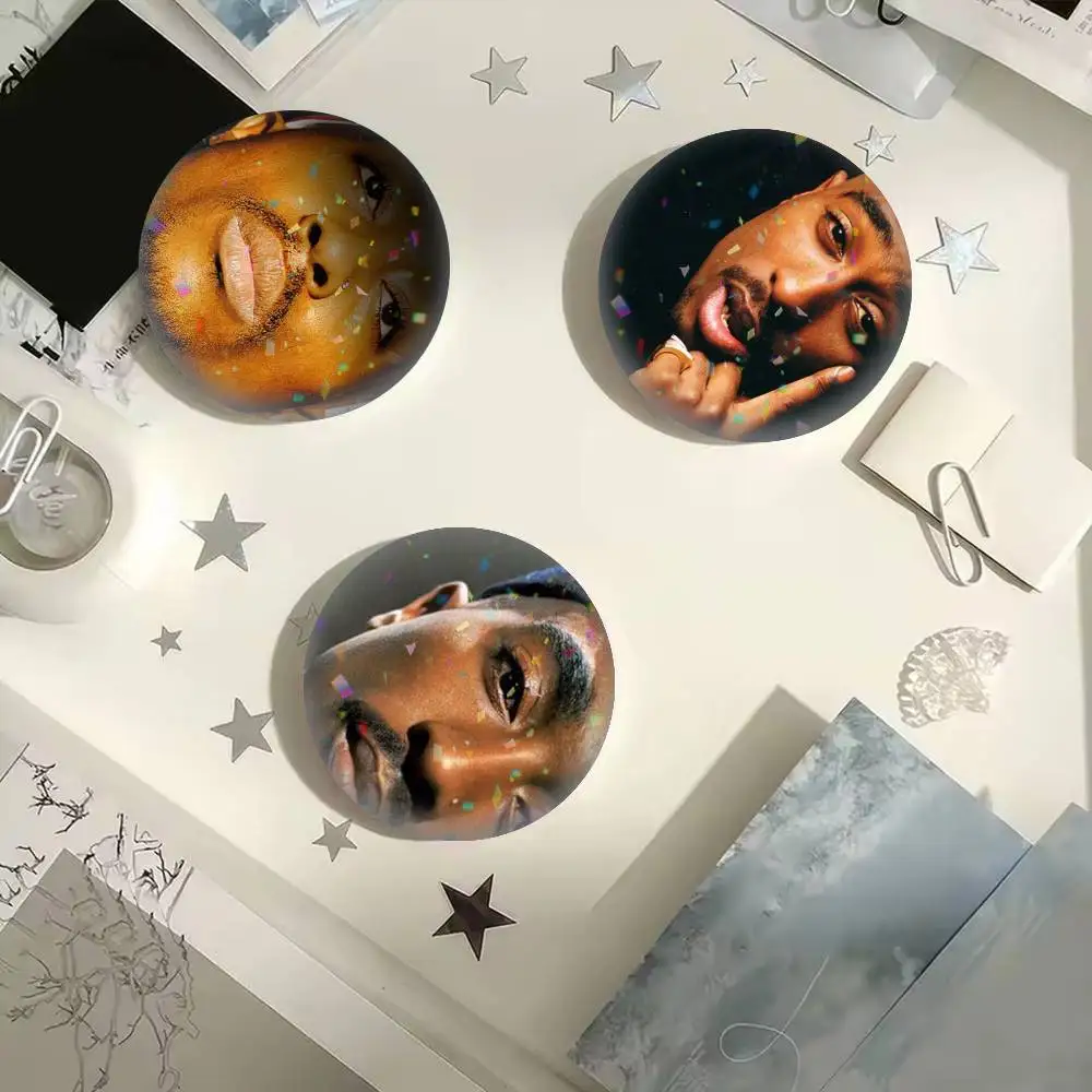 

Singer T-Tupac Shakur 25mm 32mm 44mm 58mm 75mm Brooches Badges Pins for Accessories Gift