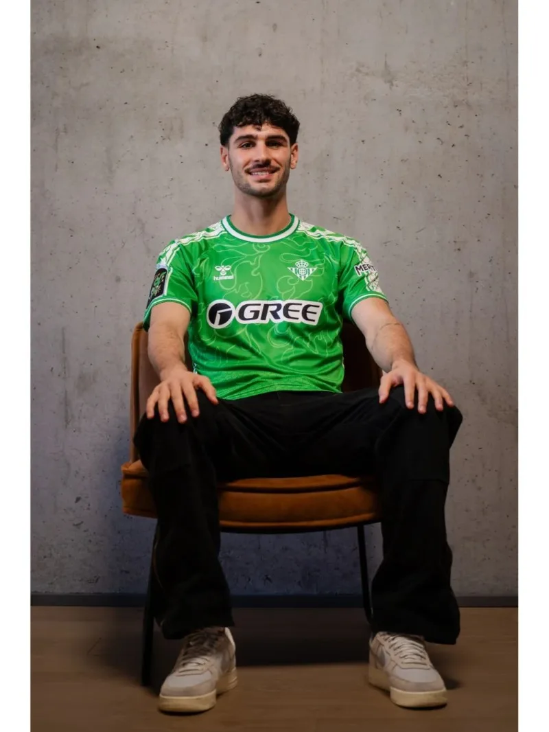 

2025 Summer New Football Shirt Men's Fashion Printed Royal Besty Jersey Loose Quick Drying Breathable Football Sports Shirt