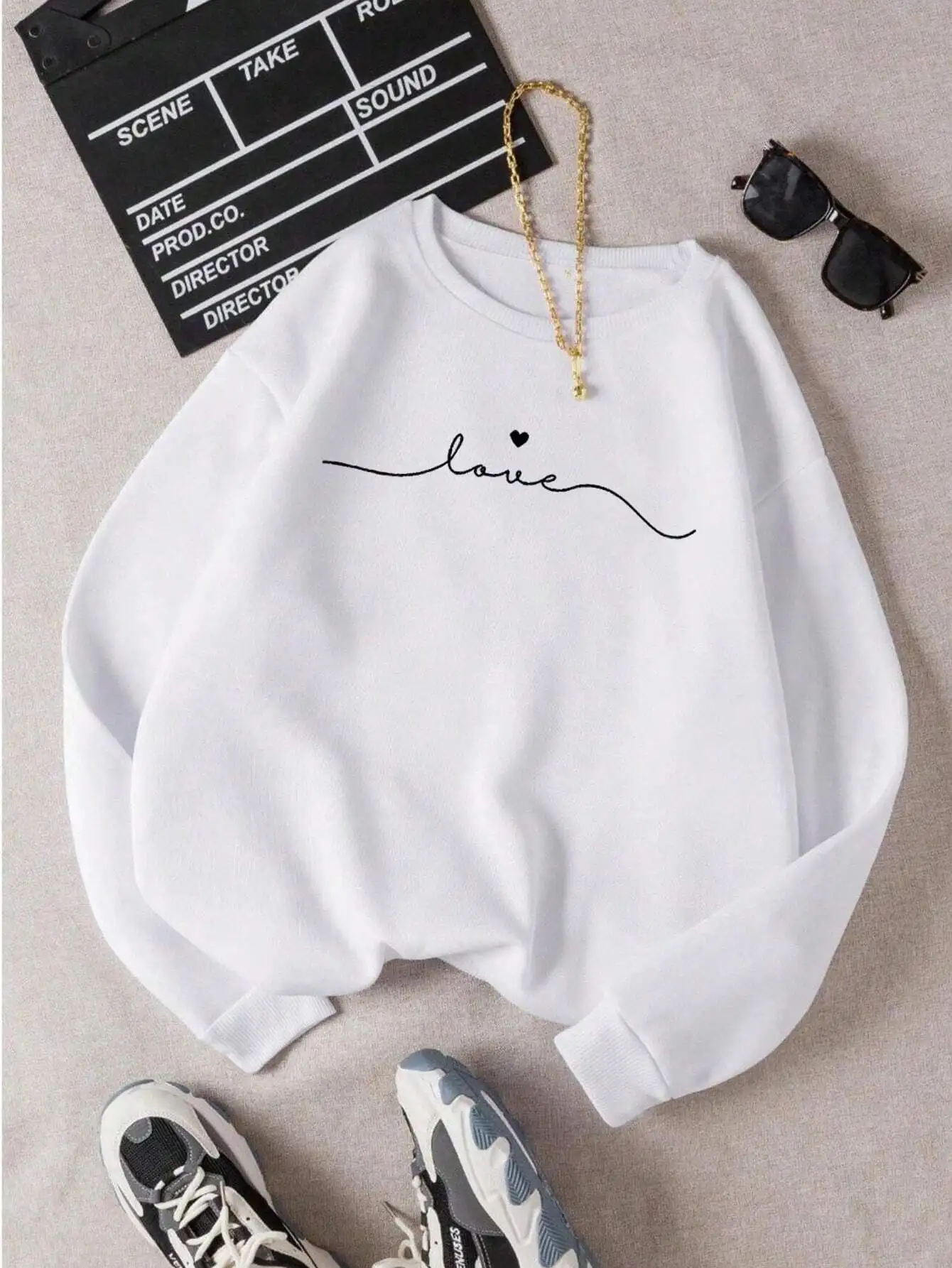 

Women's White Loose Fit Sweatshirt with 'Love' Letter Print, Round Neck Casual Pullover for Autumn