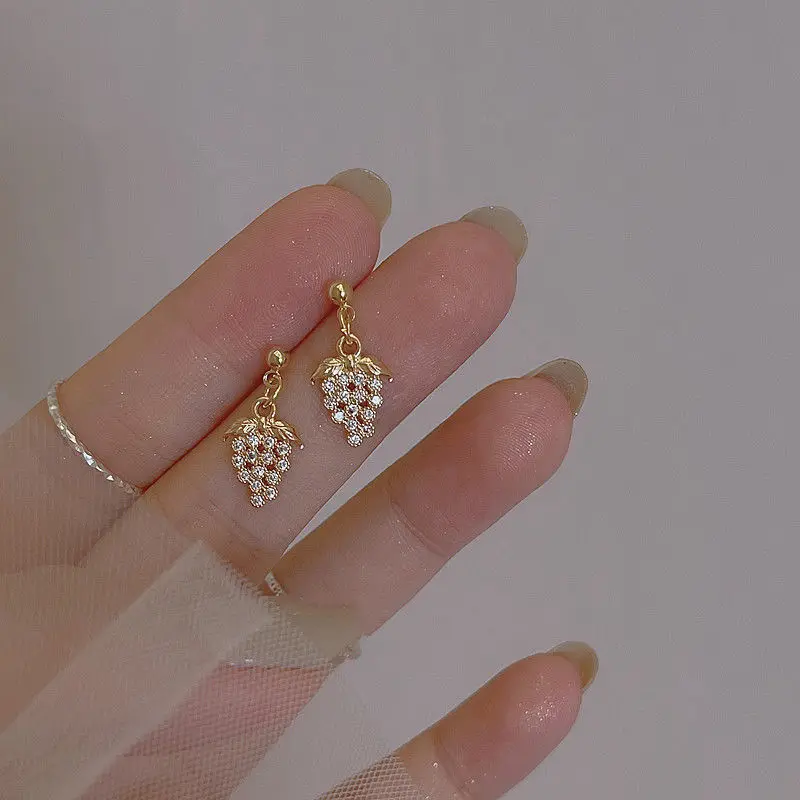 Korean Fashion Trendy Elegant Grape Small Studs Earrings Women Temperament Crystal Fruit Earrings Friendship Jewelry Party Gifts