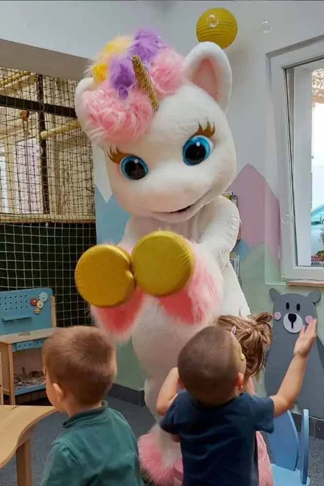 Nowy Biały Różowy Kostium Maskotki Jednorożca Kreskówkowy Tęczowy Koń Przebrania Cosplay Impreza Futrzany Karnawał Halloween Kostiumy dla Dorosłych