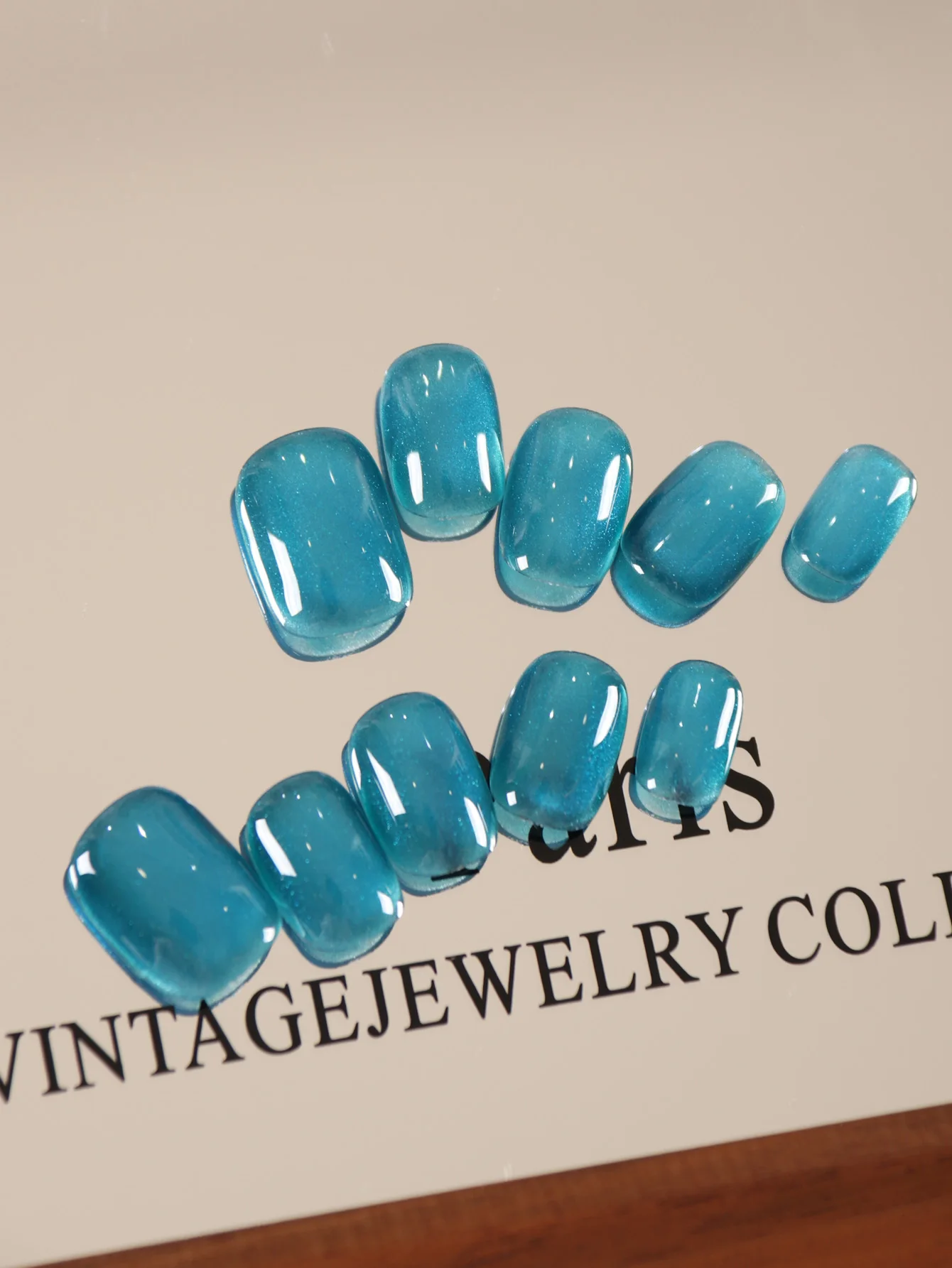 10 Stück Press on Nails Short Lake Blue Cat's Eye Künstliche Nägel, inklusive 1 Blatt Klebelaschen und 1 Stück Minifeile