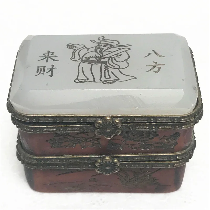 

Cattle bones carved from all jewelry boxes often open smiles. afghanistan white jade inlaid with animal bone powder boxes.