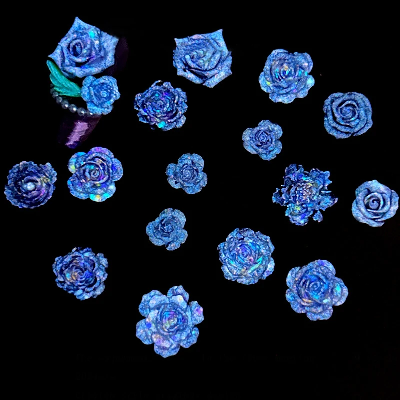 30 Stück leuchtende blaue Rose Nagel-Charms, 3D-glänzende, dunkeln wachsen, Nageldekorationen, DIY, durchscheinender Kristall, Maniküre, Nagelkunst-Dekor