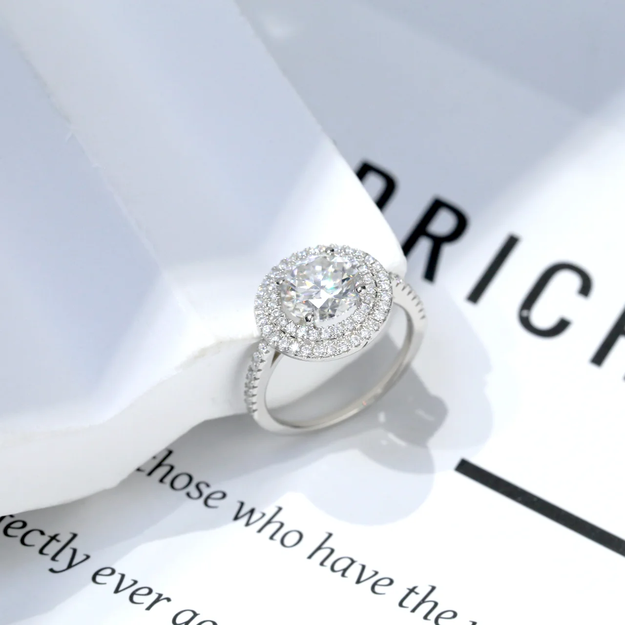 

AMGROCK 1.5CT Round Brilliant Moissanite Ring for Women, S925 Sterling Silver Wedding Ring, Hypoallergenic, Elegant Jewelry Gift