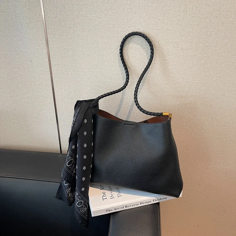 Famous Designer Leather Crossbody Bag For Women With Multiple Pockets Elegant Classic Popular Style Secure Mom' Bag