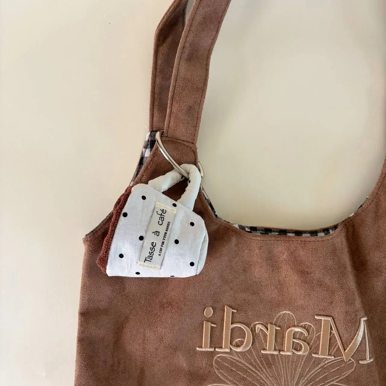 Creative Coffee Cup Towel Keychain Cute Tasse à café Mini Towel Bag Charm Portable Cleaning Cloth Key Ring Gift for Lovers