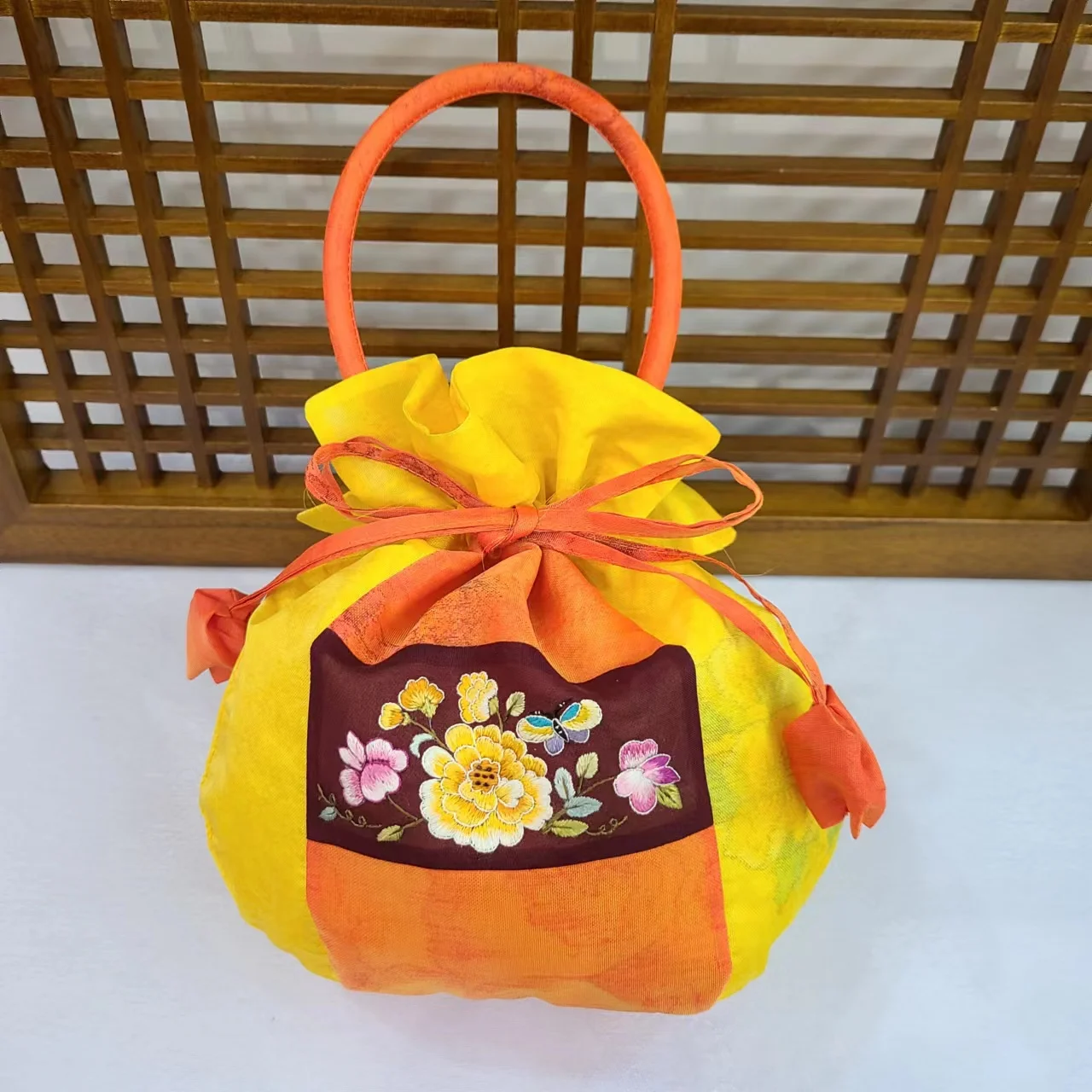 韓国のウェディングドレス手刺繍ハンドバッグ新しい花嫁バッグ結婚式韓国衣装収納バッグハンドヘルドオーガナイザーポーチ