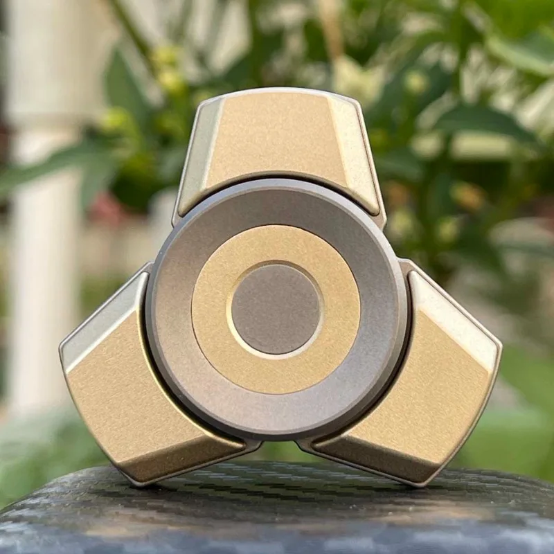 YJEDC ZF-Tri Needle ตัวเครื่องทำจากไทเทเนียมอัลลอยด์  ฝังทองเหลือง  ใบมีดสามใบ ความเร็วสูง ​ ​ ของเล่นฟิดเจ็ตสปินเนอร์บรรเทาความเครียด