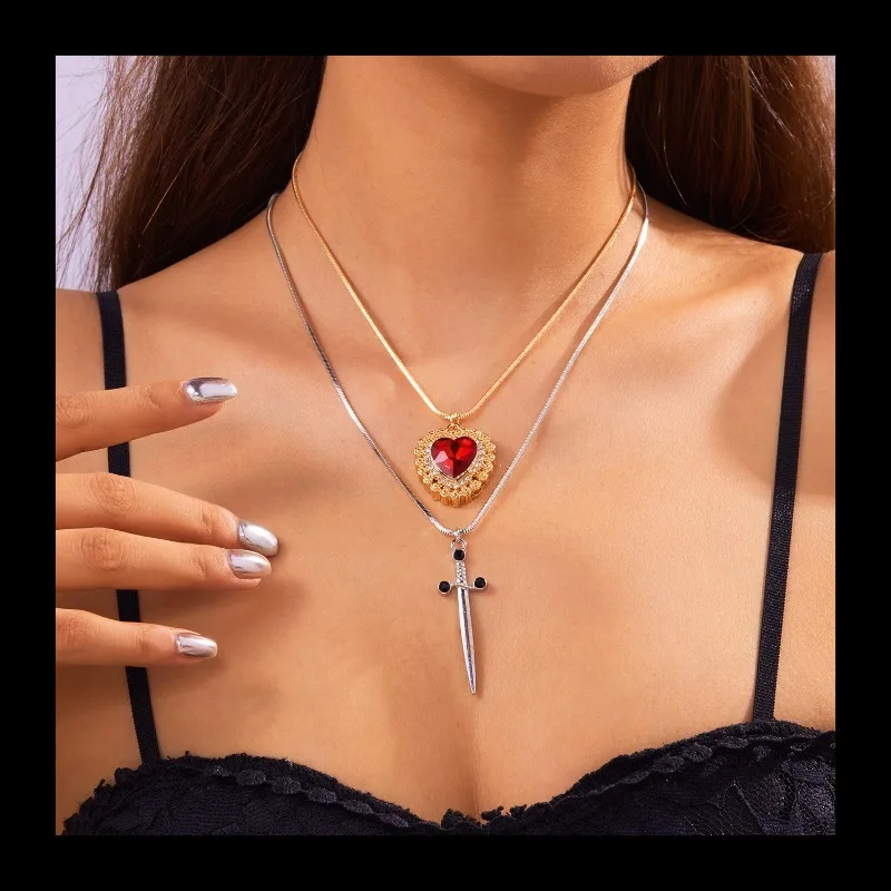 بسيطة السيف الحب الماس مجموعة قلادة قلادة القوطي الشرير نمط واحد السيف ثقب القلب زوجين مجموعة قلادة