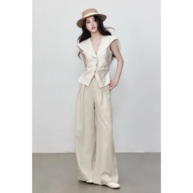 

Женский бежевый комплект из блузки без рукавов с поясом и брюк с широкими штанинами, повседневный наряд