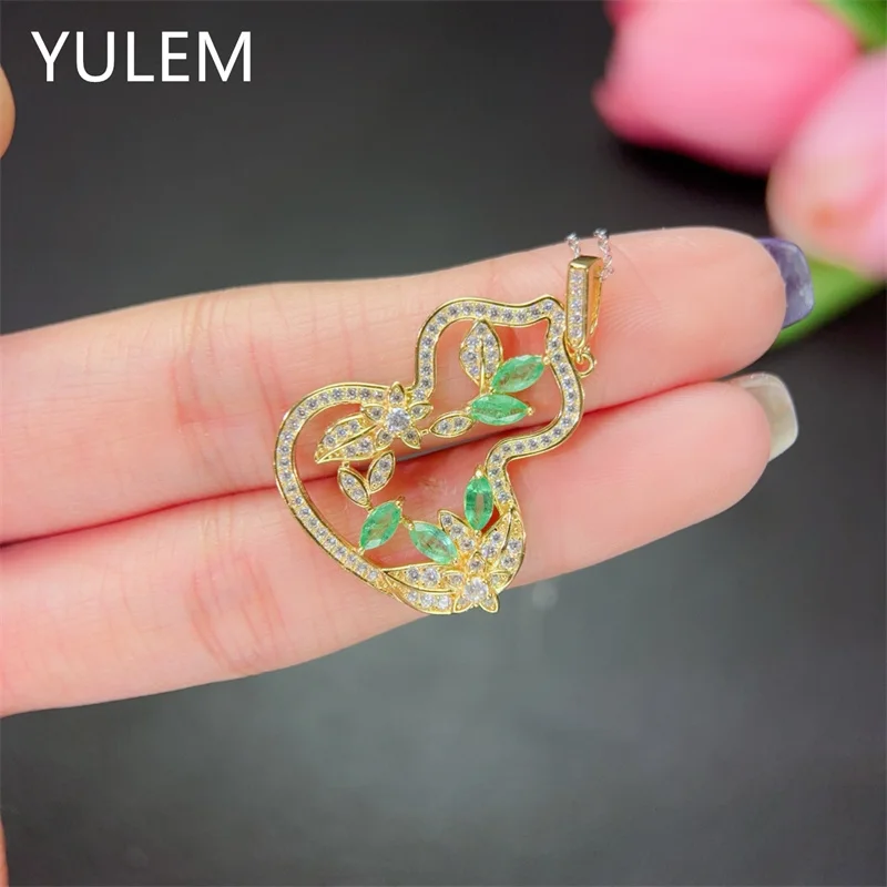Classic Luxurious Ladies pendant Natural Emerald S925 Sterling Silver Fashion Designer