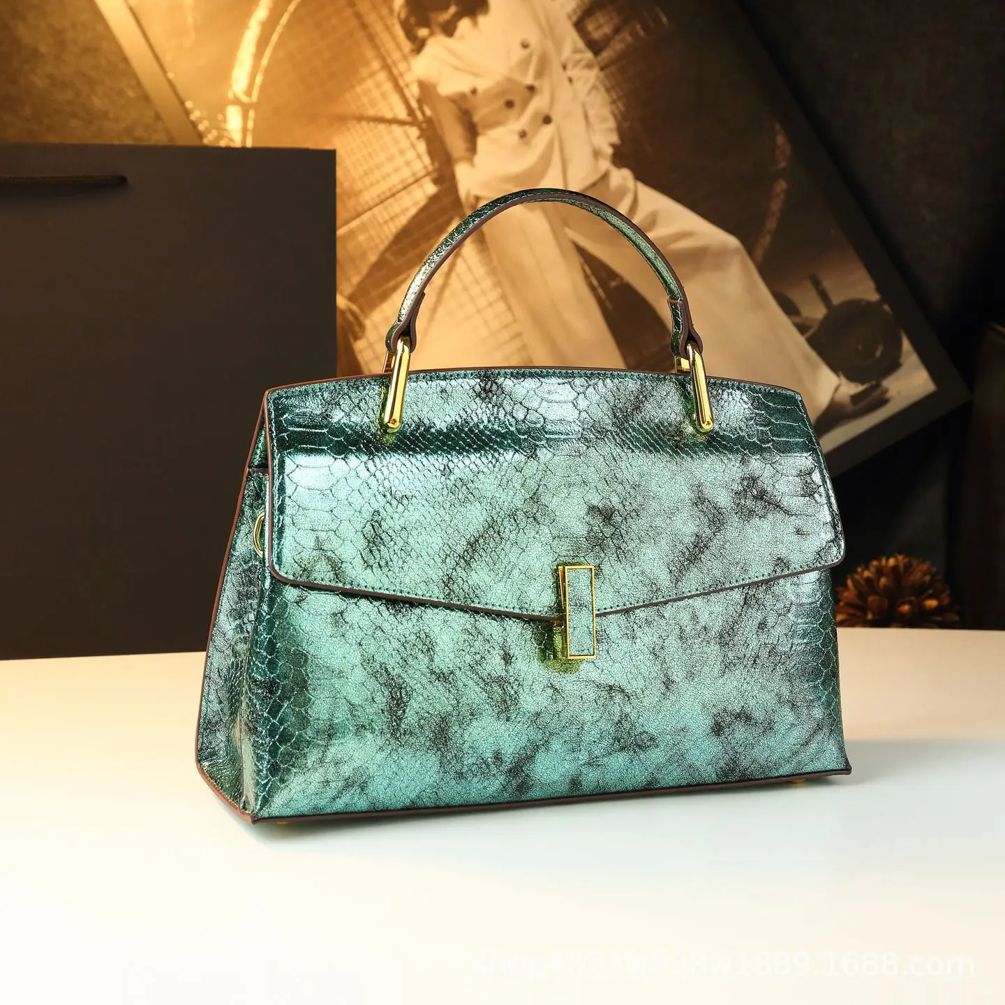 

Роскошные стильные сумки для подгузников большой вместимости для женщин, классическая винтажная сумка-мессенджер, модная сумка через плечо, простая, стильная, элегантная.