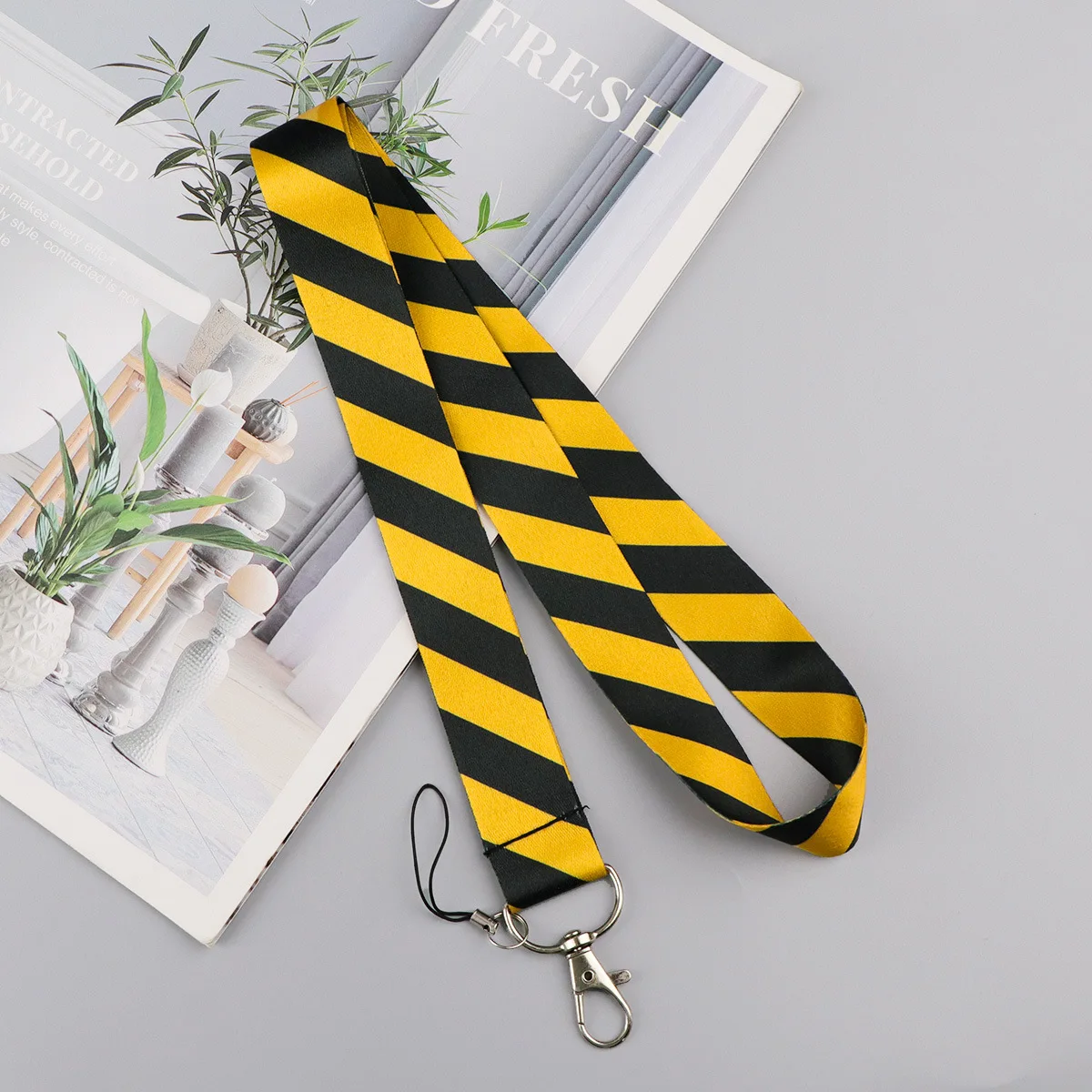 

Винтажный держатель для бейджей и ID-карт в стиле кассетной ленты с ремешком, жесткий выдвижной чехол для карт, офисный держатель для бейджей для школы