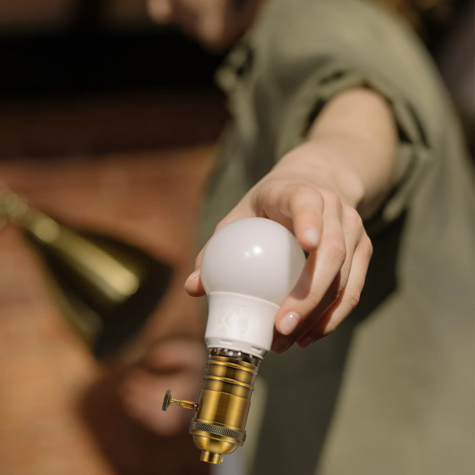

Retro Electroplated Lamp Head Socket Light Screw Vintage Holder with Switch Aluminum Fixture Bulb