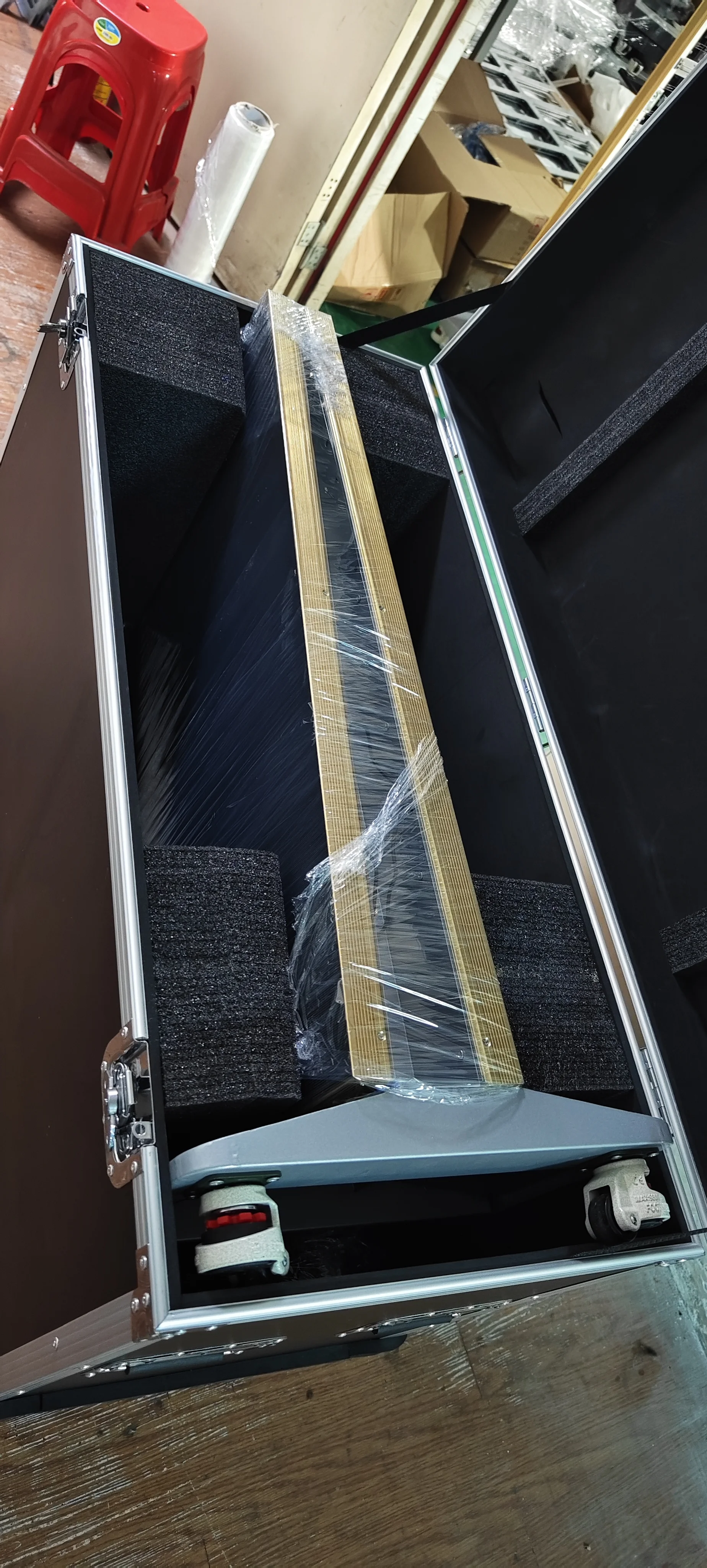 Folding Led Digital Poster P2.5 Advertising Screen Ultra Clear Movable Led Wall Panel Screen 4G Wifi Mobile Led Display Screen