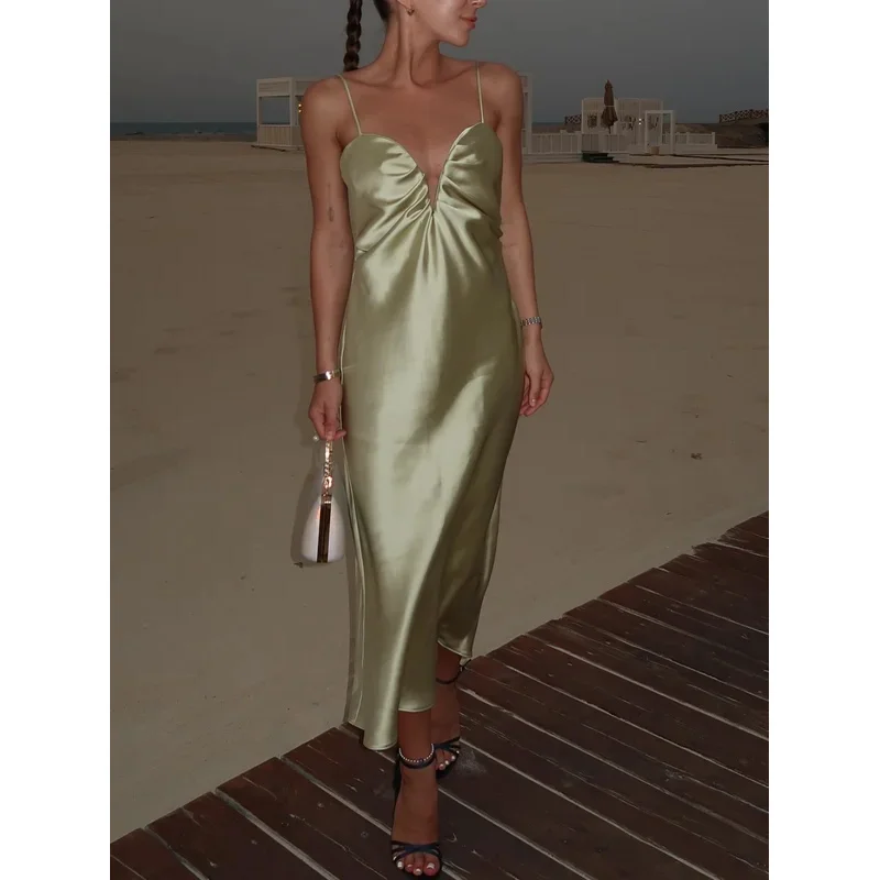 فستان نسائي مثير من الساتان الأحمر بدون ظهر بحمالات على شكل قلب ورقبة على شكل قلب ميدي للعطلات الصيفية والحفلات