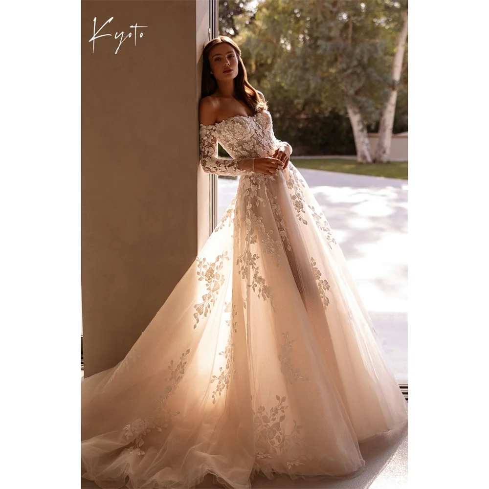 ชุดแต่งงานแบบเปิดไหล่สีขาวนวลสั่งตัดจากเกียวโต แขนยาว ซิป ชุดราตรีทรงเอไลน์แบบมีชายกระโปรงยาว