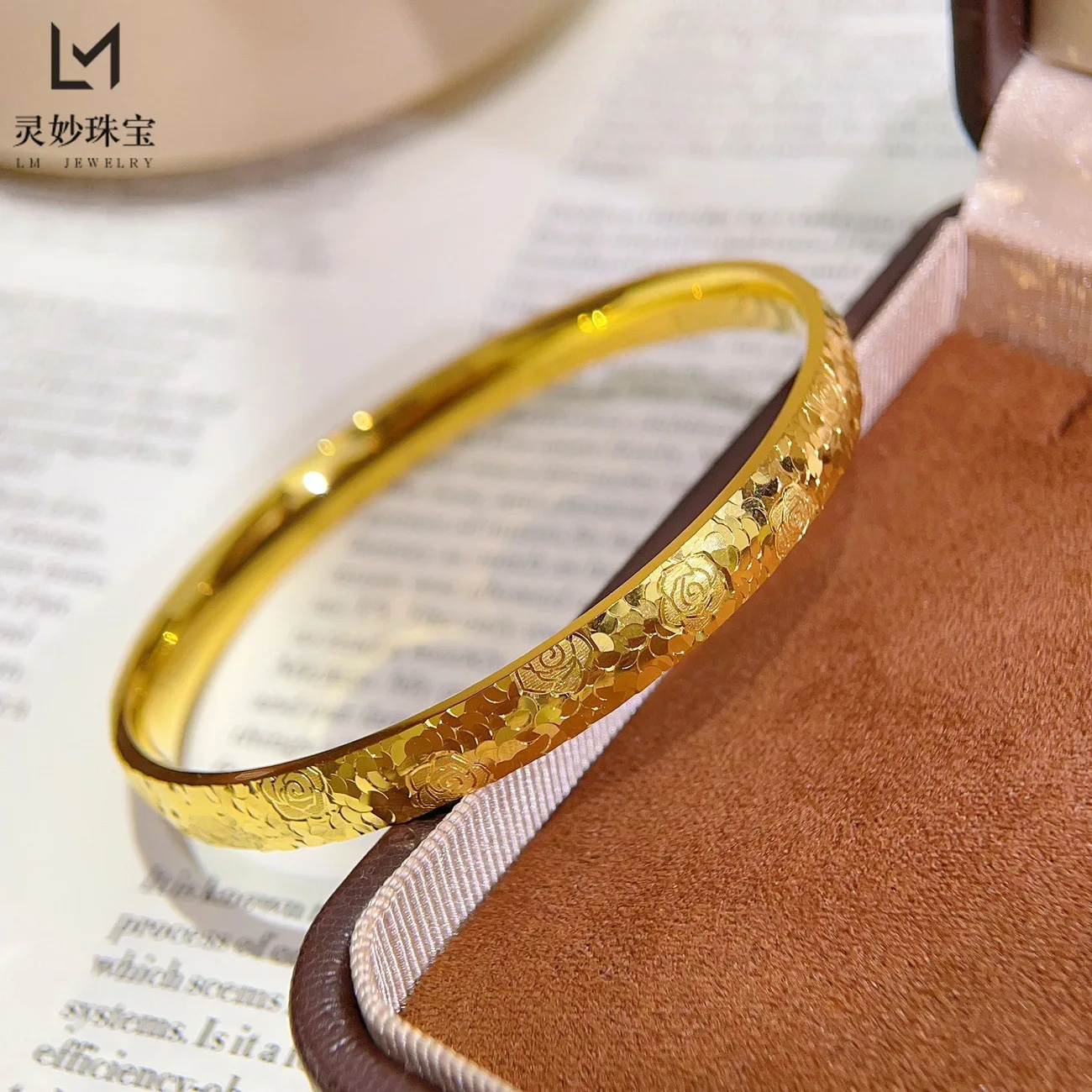 

Romantic Light Luxury Glossy Crushed Ice Rose Bangle For Women 24K Gold AU999, elegant charm