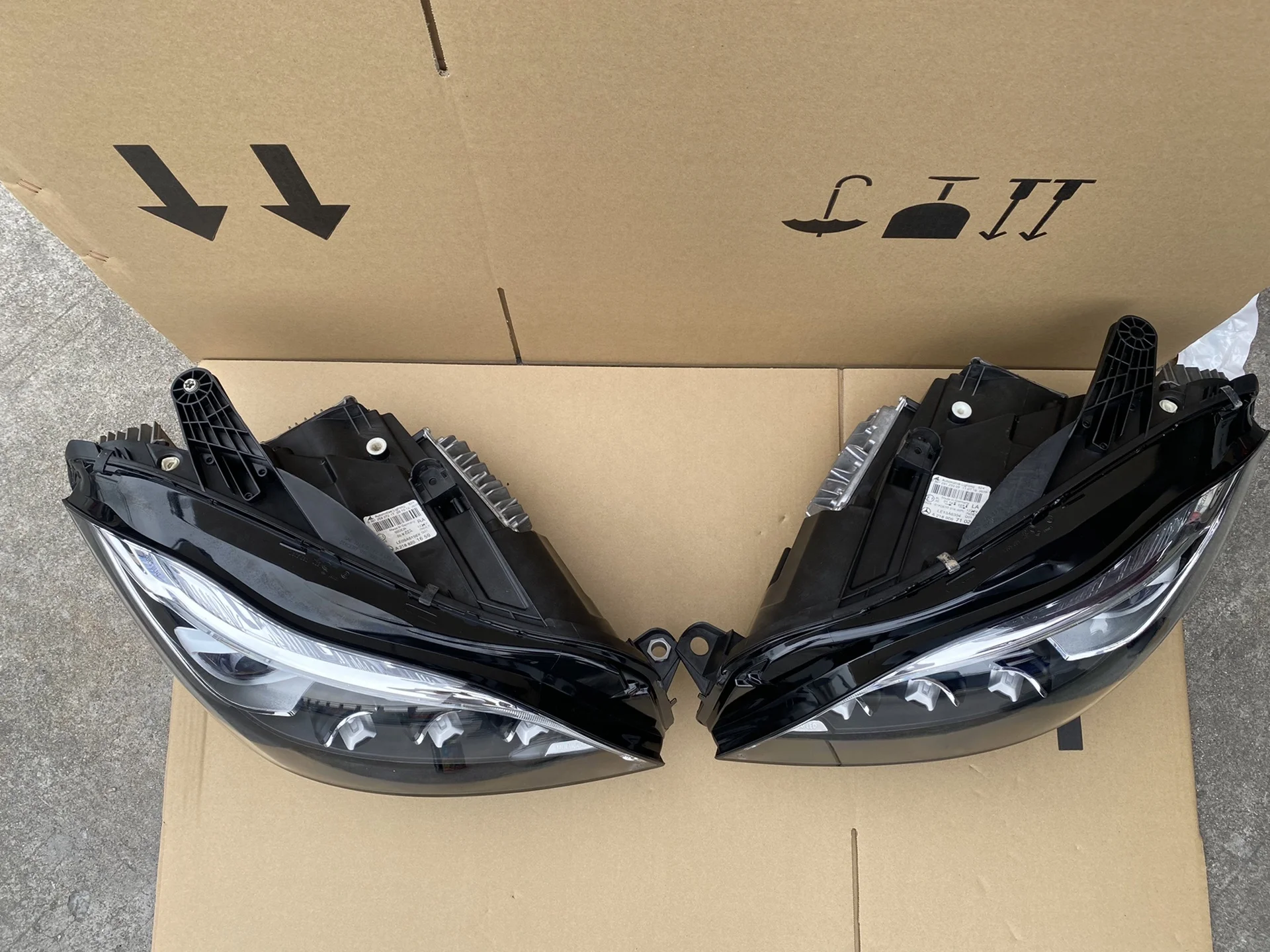 For W218 CLS LED Headlight Assembly 2017-2019