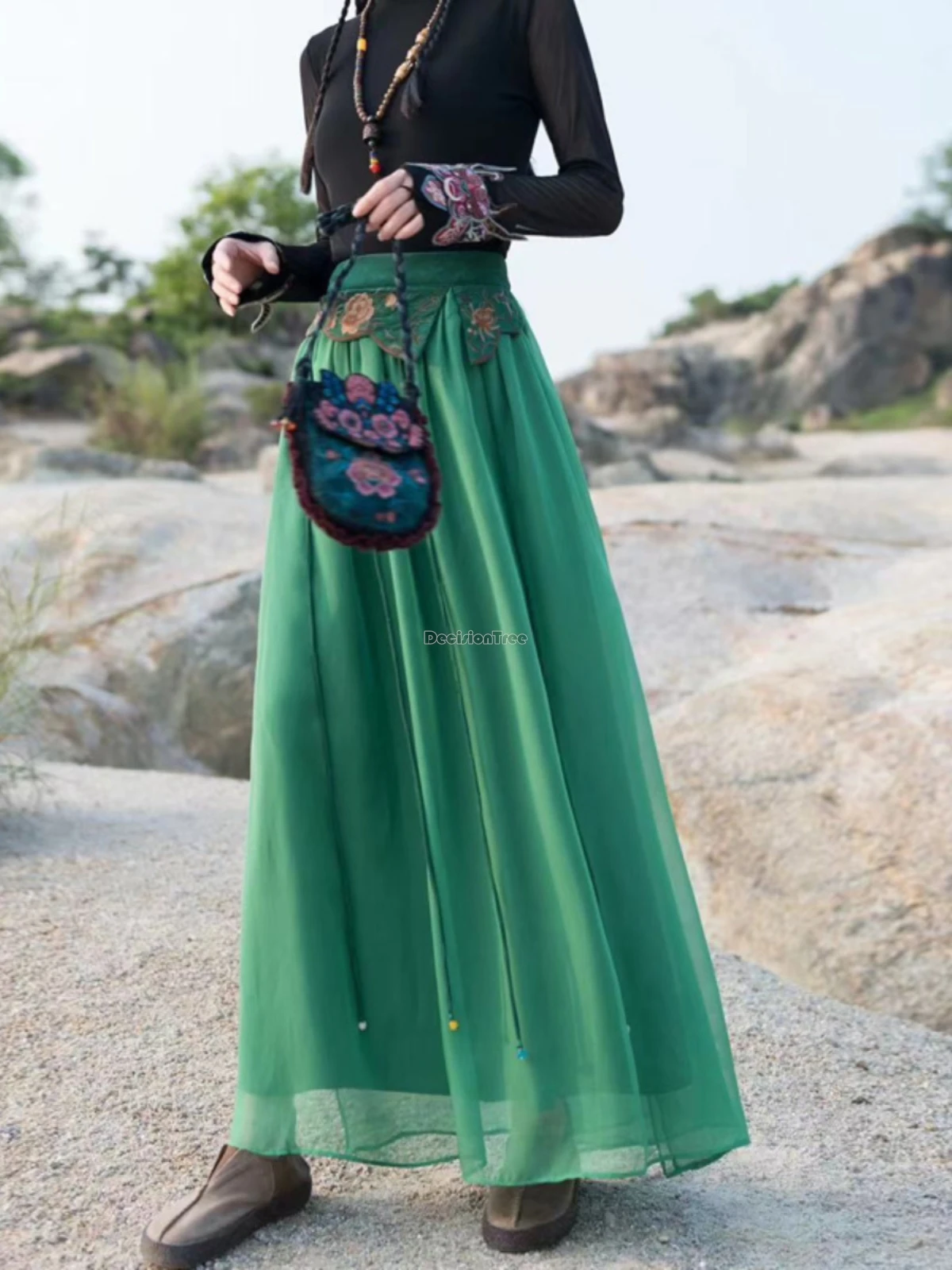 

2025 autumn new chinese ethnic style elegant and retro a-line embroidery half skirt yarn long loose half skirt for women t001