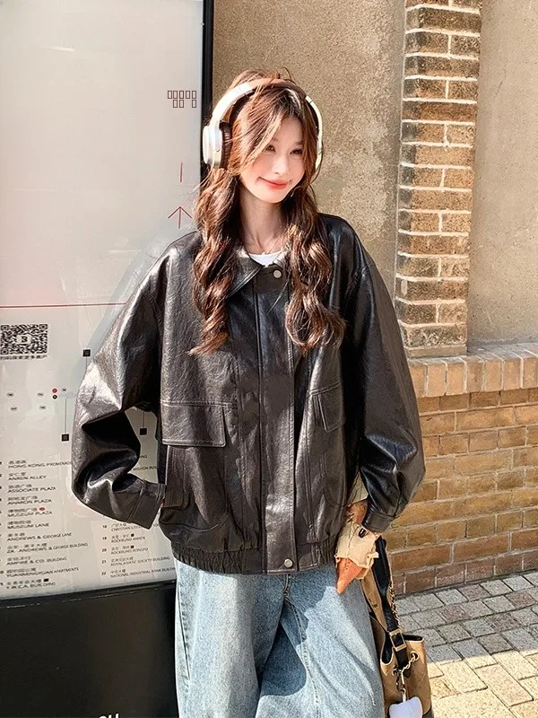 

Ретро-куртка из искусственной кожи в гонконгском стиле для женщин: стильная и облегающая, новинка весны-осени, высококачественная кожаная куртка.