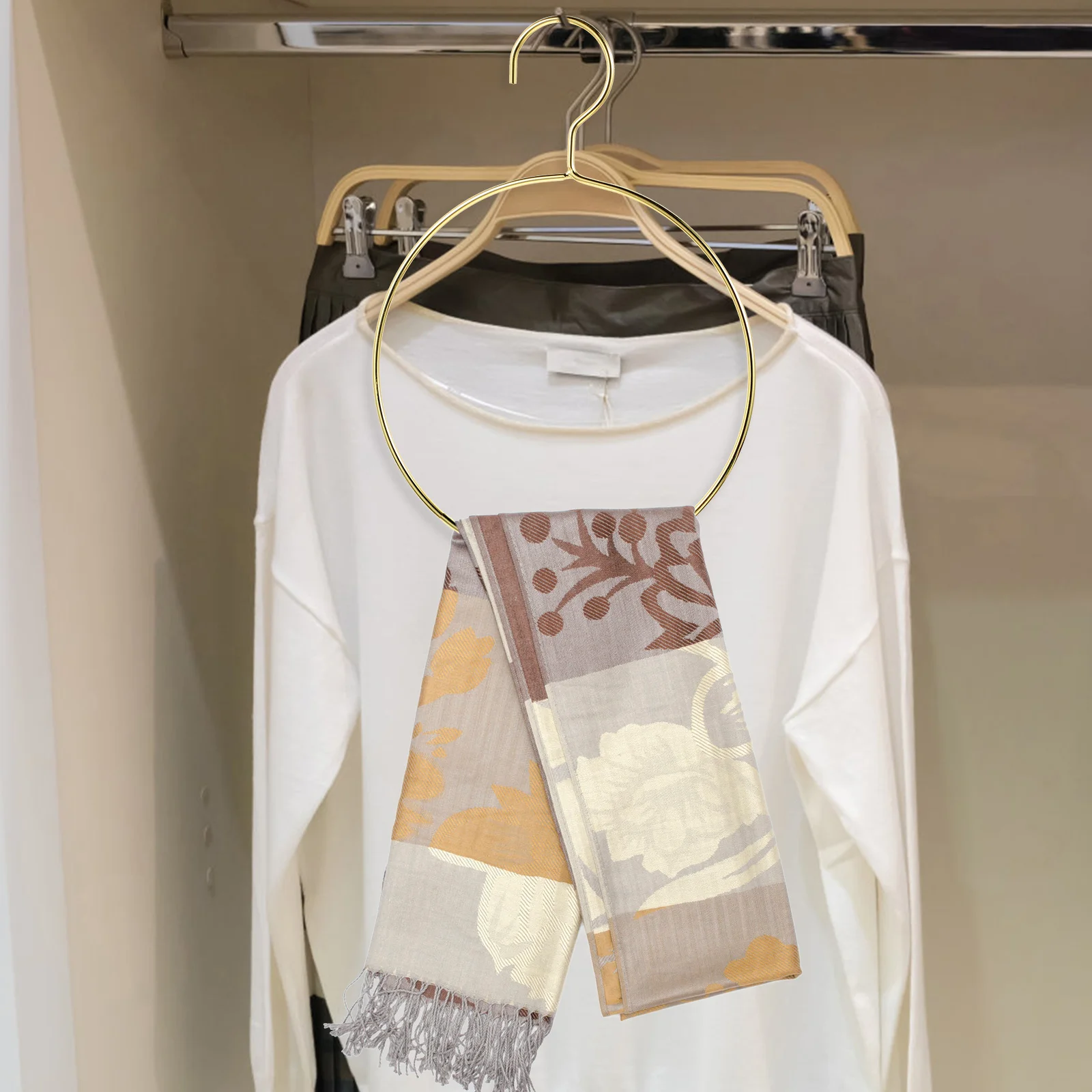 

4pcs Metal Scarf Ring Hanger Lightweight Strong Bearing For Scarves Shawls Ties Round Closet Organizer Home Clothes Hanger