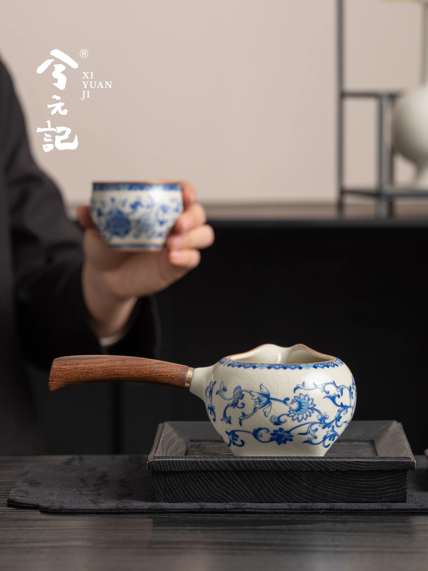 Blue and White Ru Ware Ceramic Fair Cup Tea Pitcher Kung Fu Utensils Pot Side Handle Is Putting a Single Household Mug
