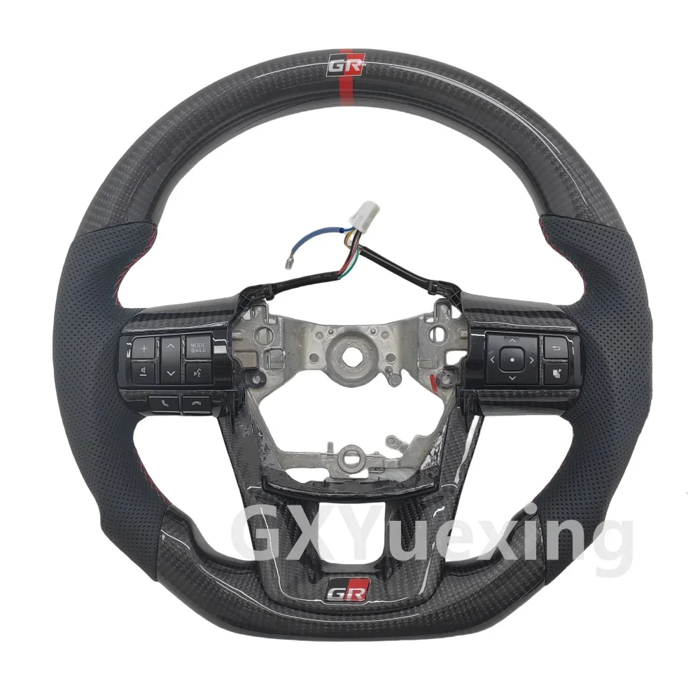 إطار عجلة القيادة من ألياف الكربون الحقيقية بتصميم رياضي مناسب لـ Hilux Fortuner Vigo LC79 مع خياطة حمراء