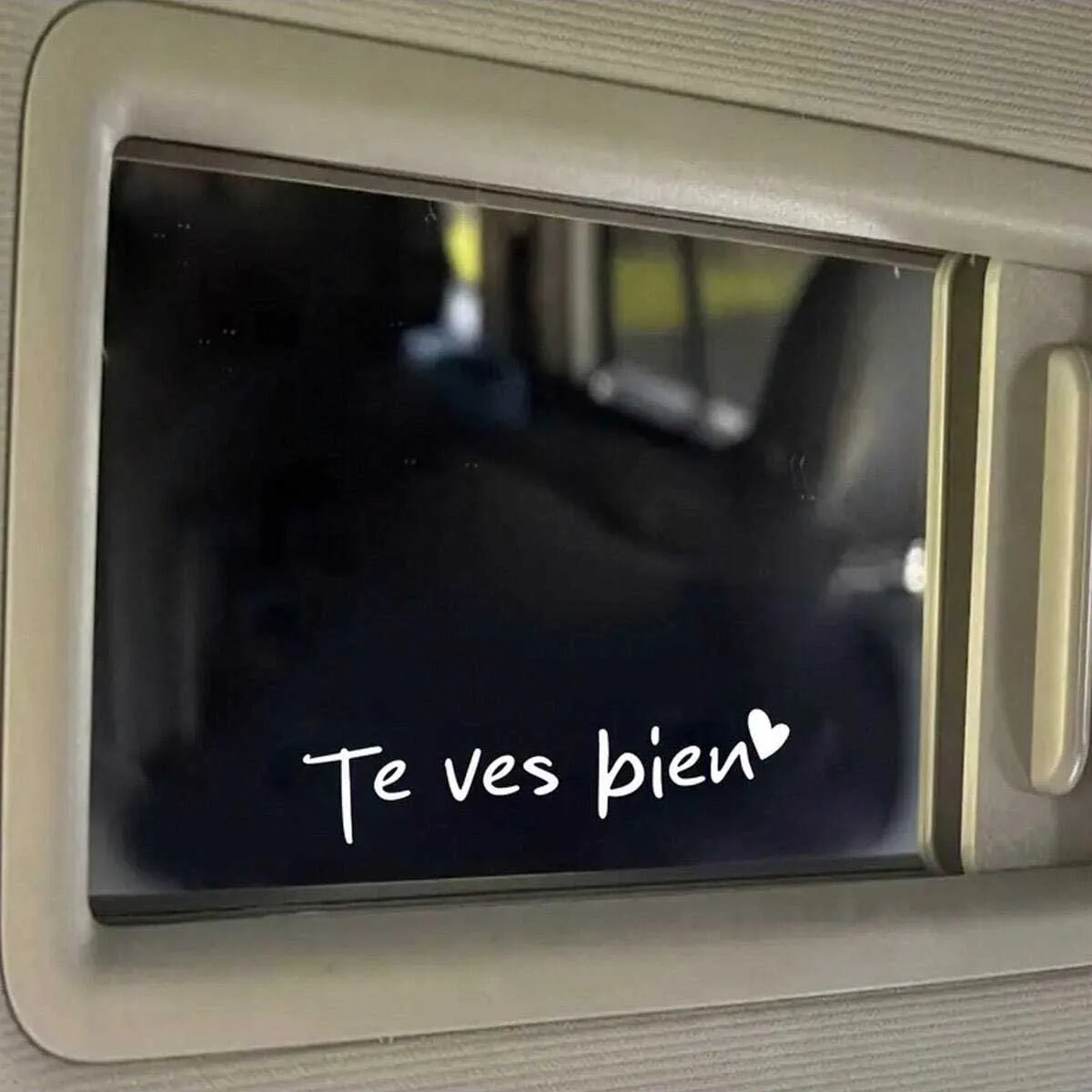 Adesivos decorativos para espelhos retrovisores com a frase "Te Ves Bien" (Você parece bem), inspirados no estilo espanhol, para a vida familiar.