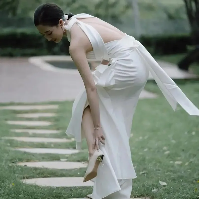 Luxe eenvoudige witte satijnen kleine staart bruid trouwjurk sexy halter backless baljurk bruiloft avond prom jurken voor vrouwen