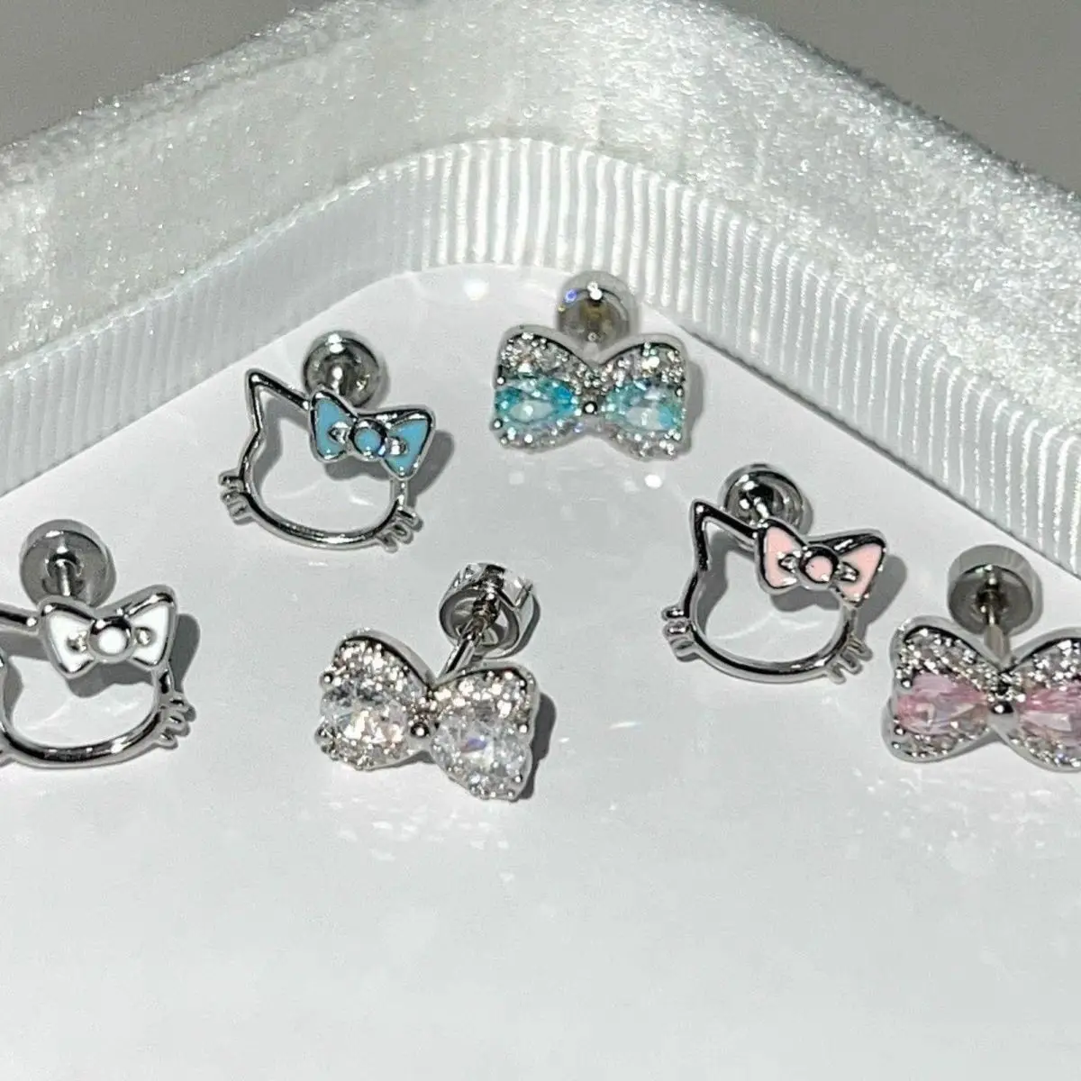 

Miniso Hellokitty Cartoon Earings Multiple Stainless Steel Cat Earring for Women Girls Small Studs Funny Jewelry Oorbellen