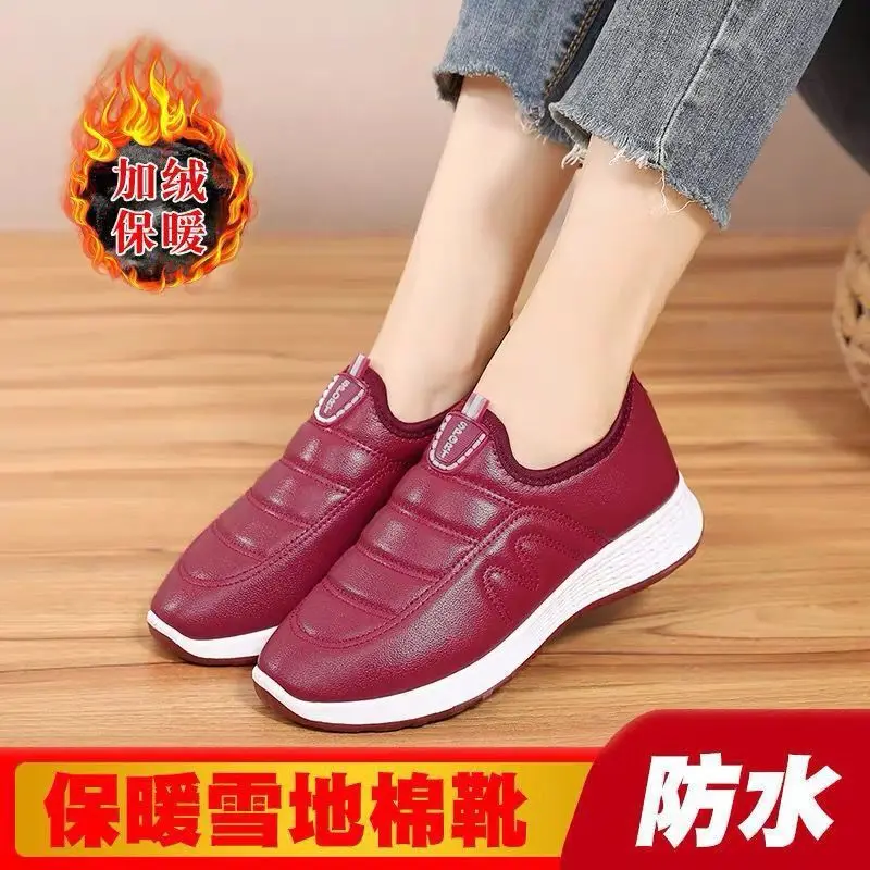 Winter Comfortable New Women's Cotton Shoes Piled Thickened Waterproof Leather Mother Shoes Non-slip Flat Snow Women Boots