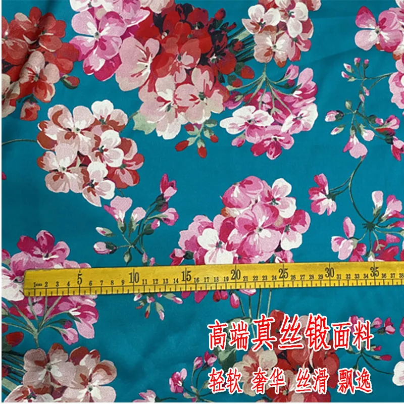 Tessuto Cheongsam per camicia con gonna stampata a fiori e piante in raso elasticizzato di seta da 19 momme