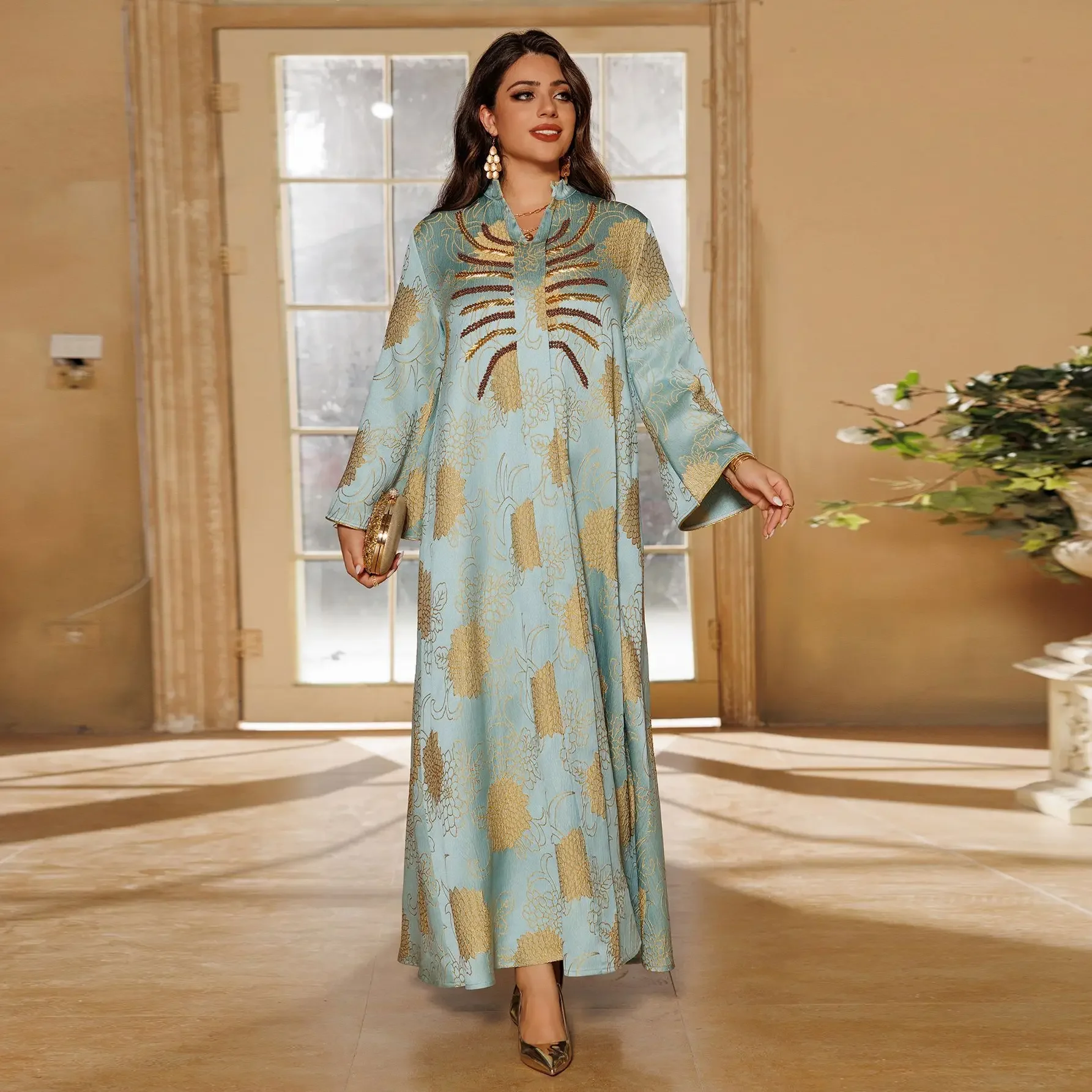 The New Style of Dress of Turkish Muslim Women's Robes, Abaya, A Fashionable V-neck Jacquard Beaded Dress in Dubai.