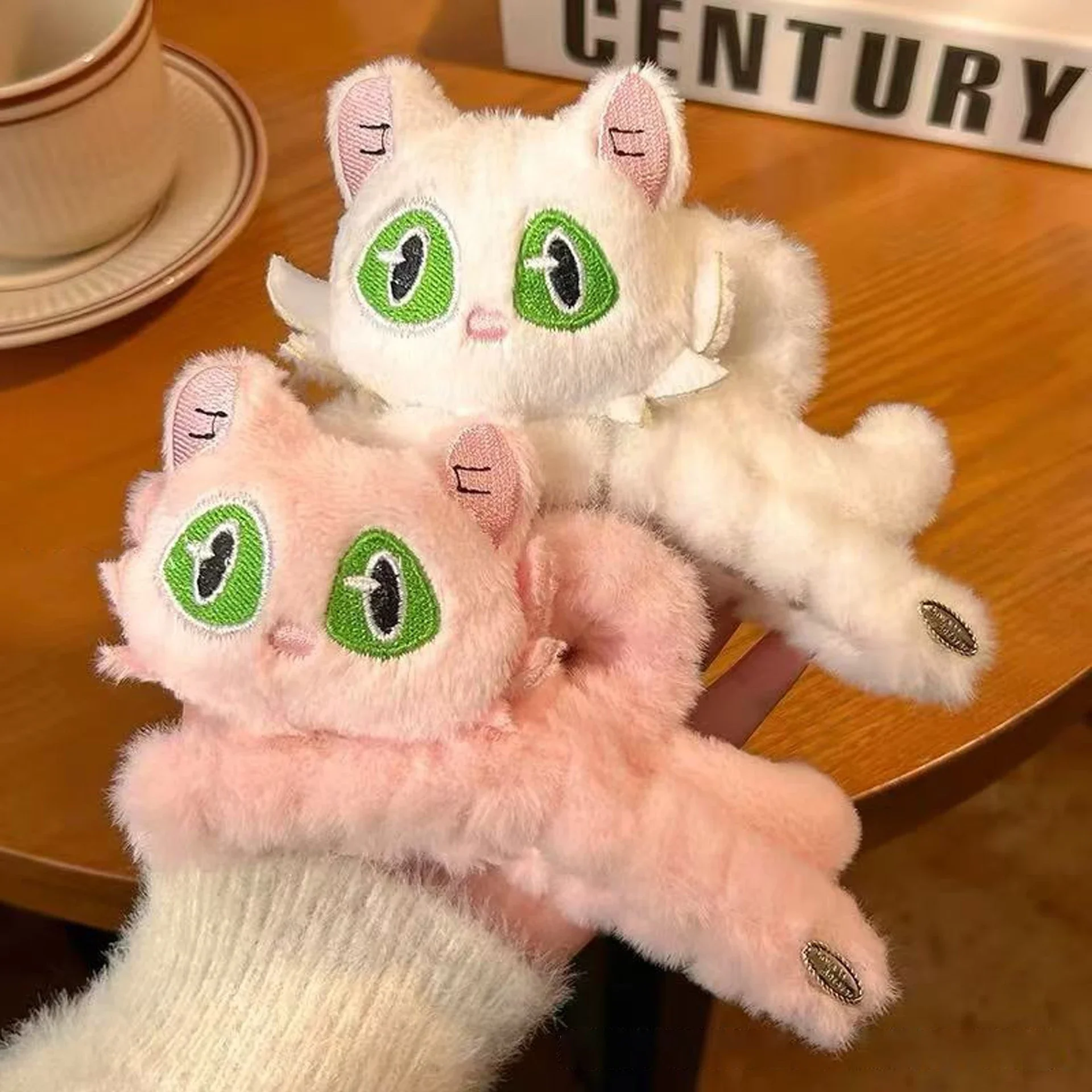 1pc New Cute Cat Hair Claw Autumn and Winter Cartoon Versatile Large Plush Hair Clip Shark Clip for the Back of the Head