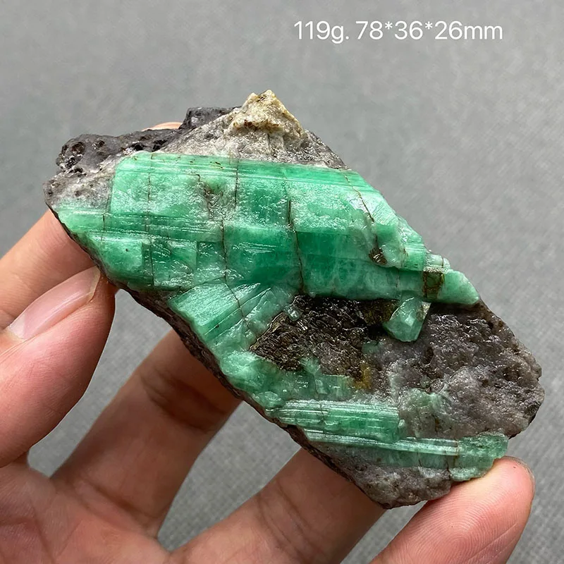 100% Natural green emerald mineral gem-grade crystal specimens stones and crystals quartz crystals