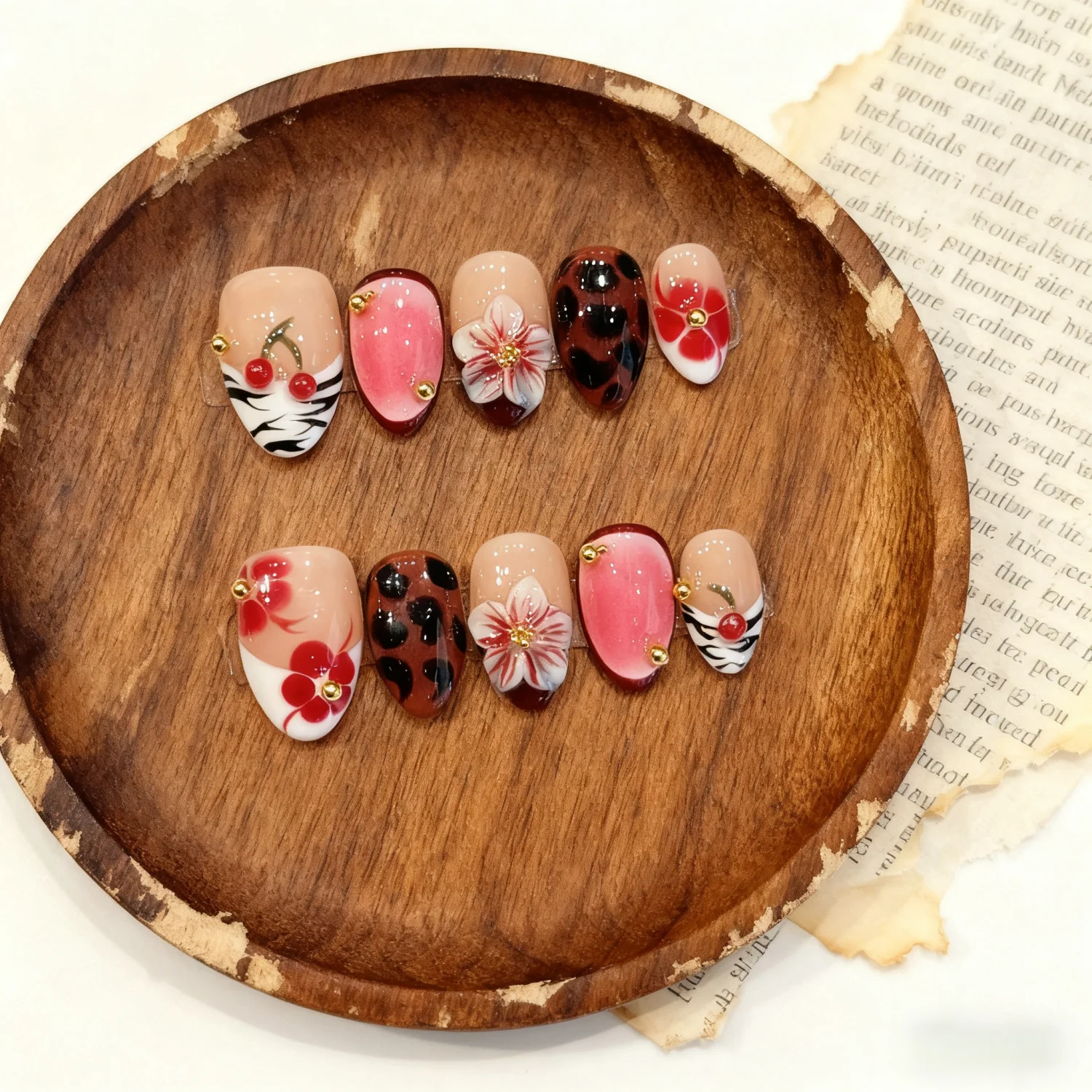 

Y2K Sweet Cool Press On Nails Pink Cherry Flower Leopard Print Fake Nails Short Almond Shape Reusable Manicure With Gold Rivets