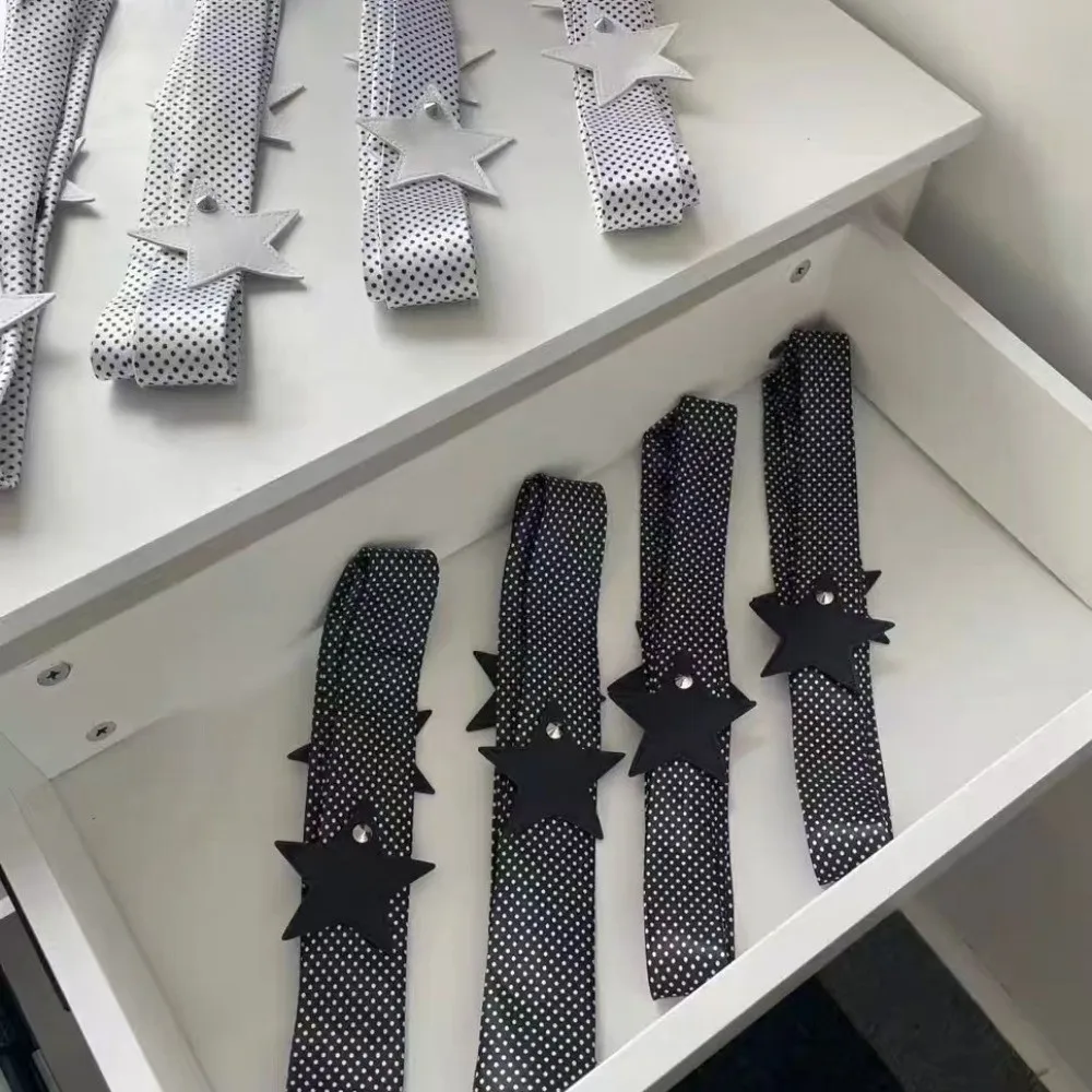 レトロエレガントなヒョウ柄スカーフスパイシーガールスタースカーフヘアバンド手結びスタイリッシュな水玉模様のウエストベルト日常着