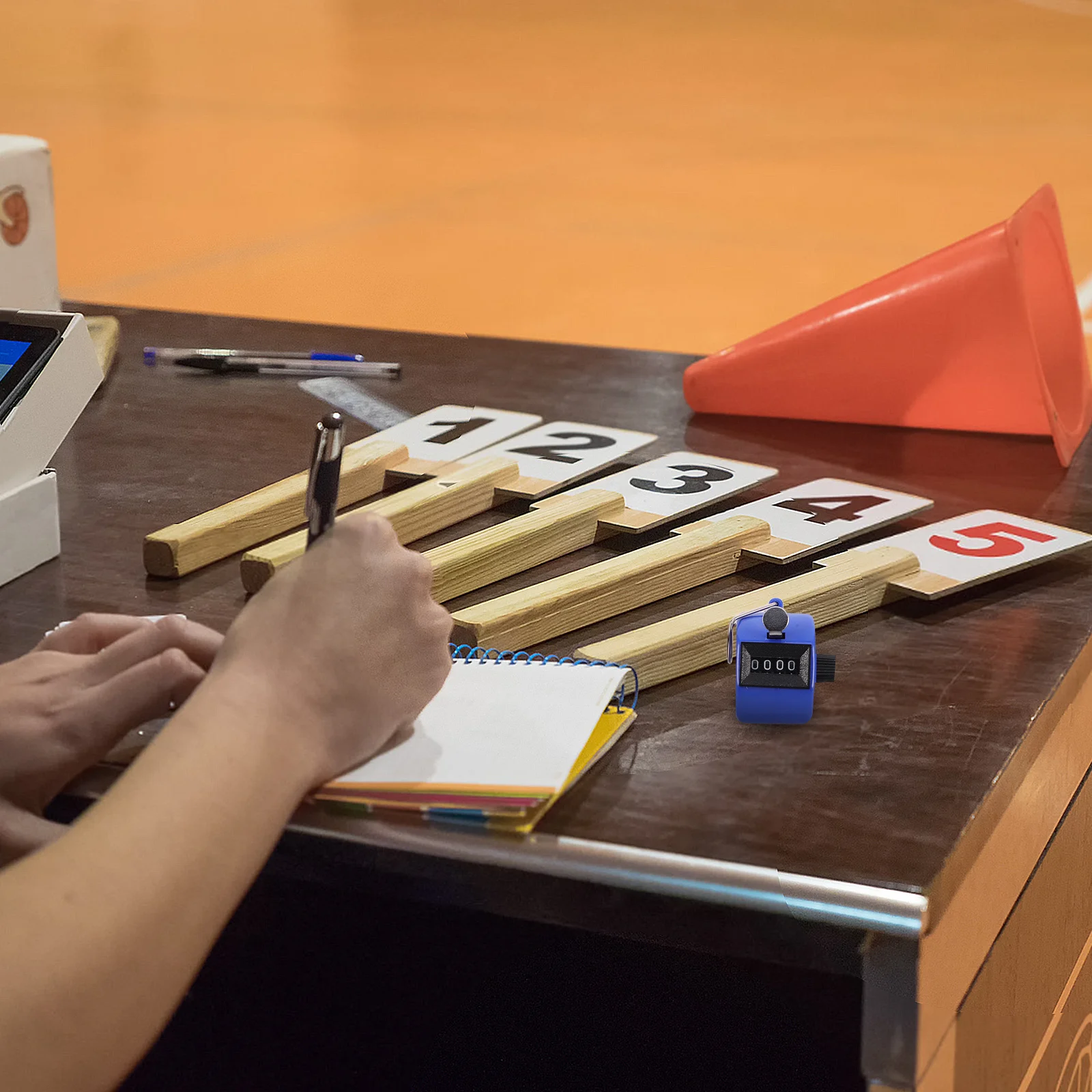 

4pcs Handheld Manual Counter Mini Digital Clicker For People Counting Sports Score Tally Lap Swim Golf Knitting Row Coaching