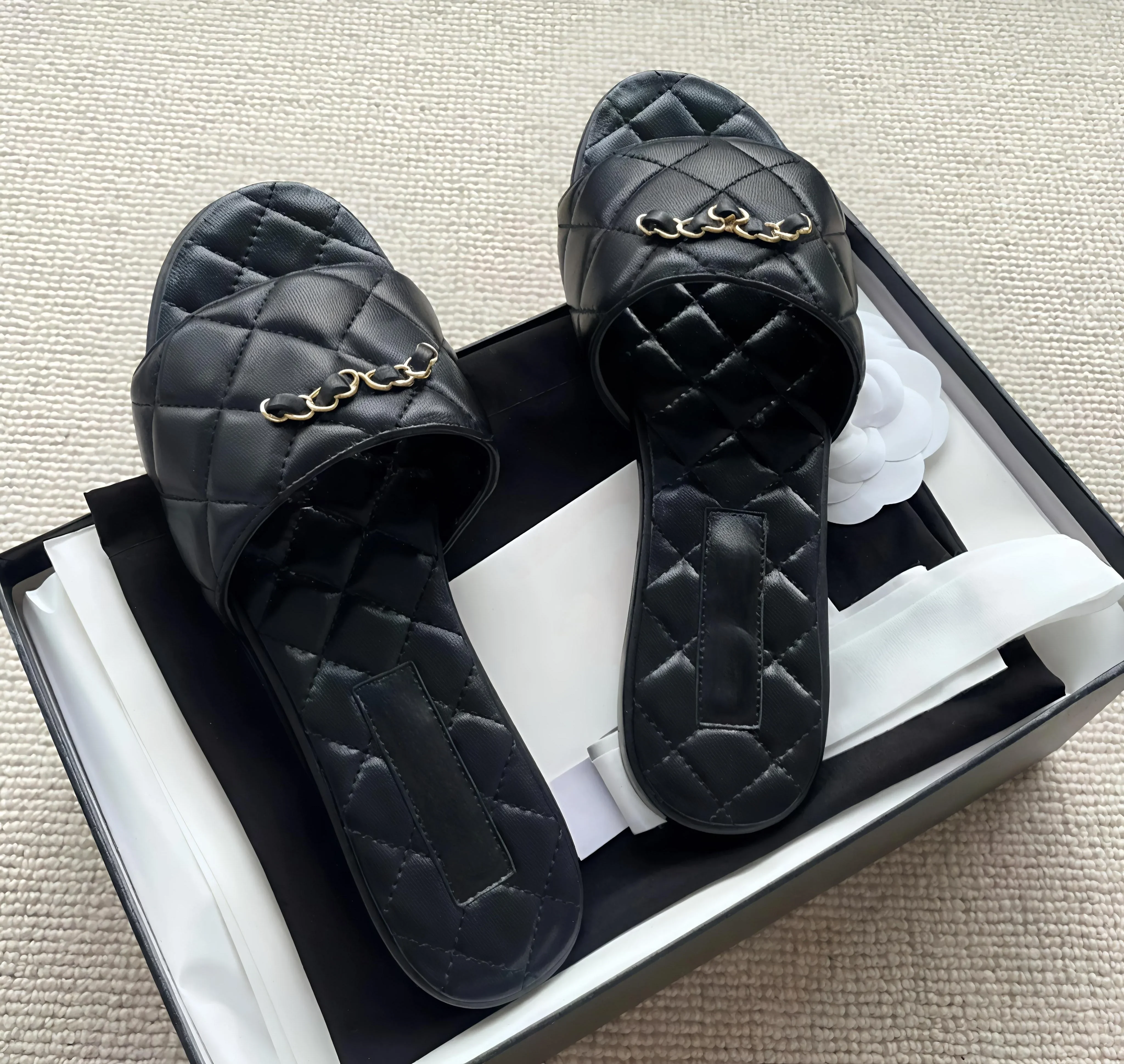 

Дизайнерские женские сандалии, модные шлепанцы, летние пляжные повседневные сандалии, роскошные шлепанцы, дизайнерские тапочки