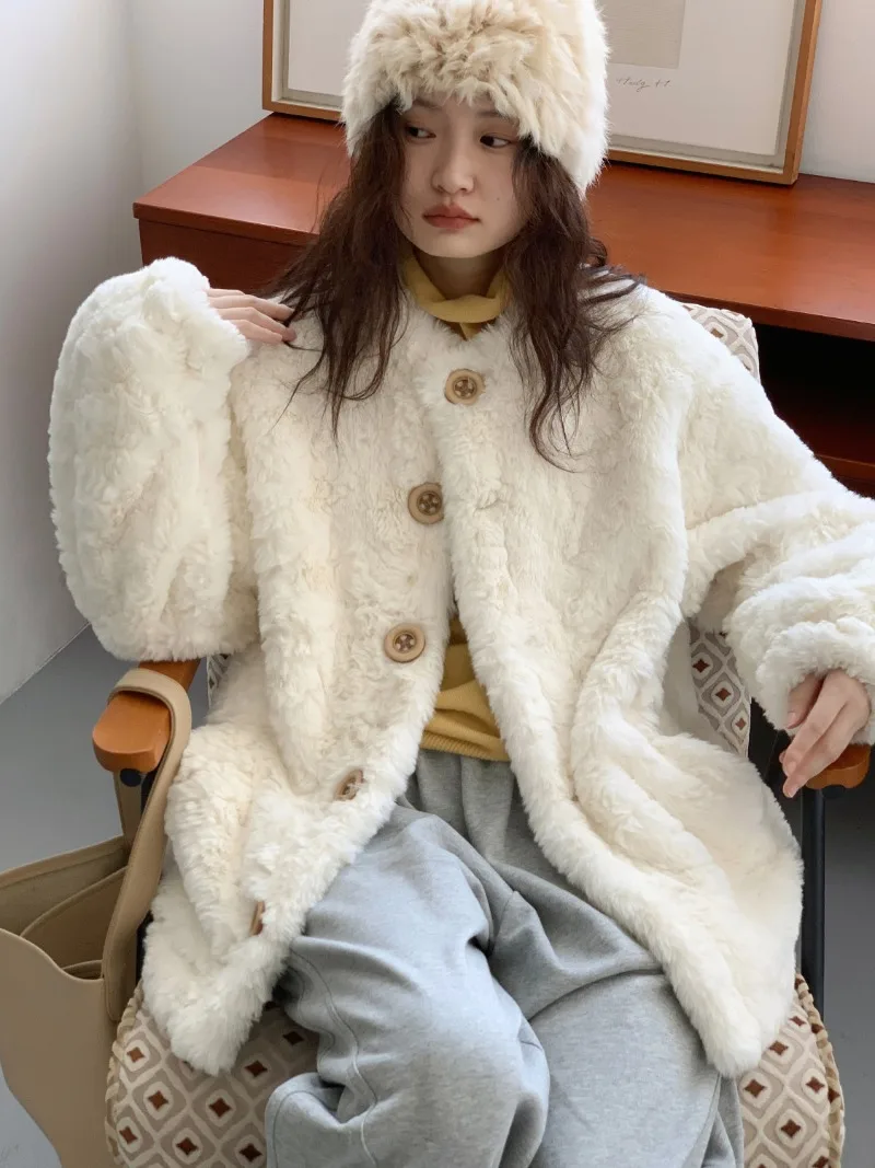 

Miiiix White Small Fragrant Lamb Wool Jacket for Women's Winter 2023 New Loose Soft and Sticky Plush Jacket Top Female Clothing