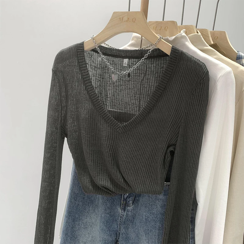 AOSSVIAO T-shirt a maniche lunghe trasparenti con scollo a V da donna T-shirt casual alla moda lavorata a maglia sottile Camicie versatili dolci retrò
