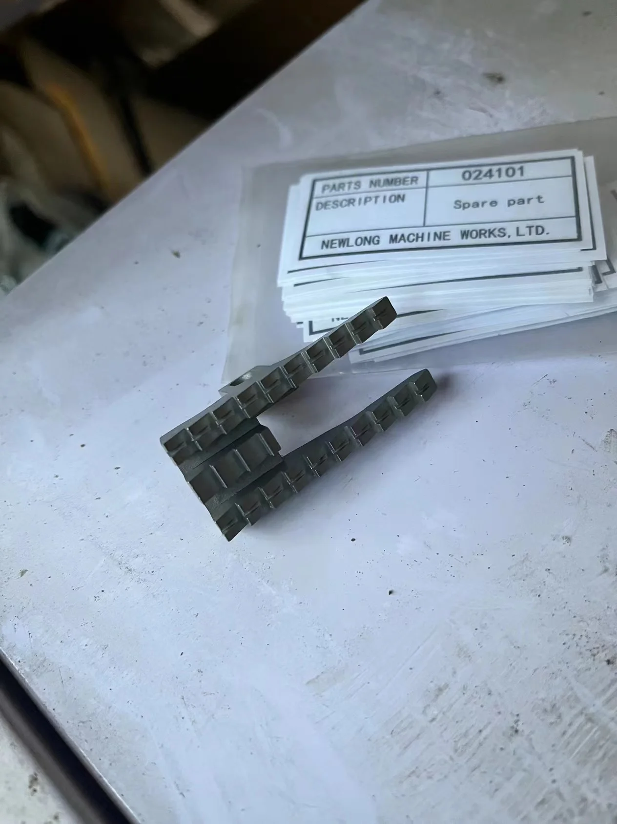 024101 Feed Dog For…