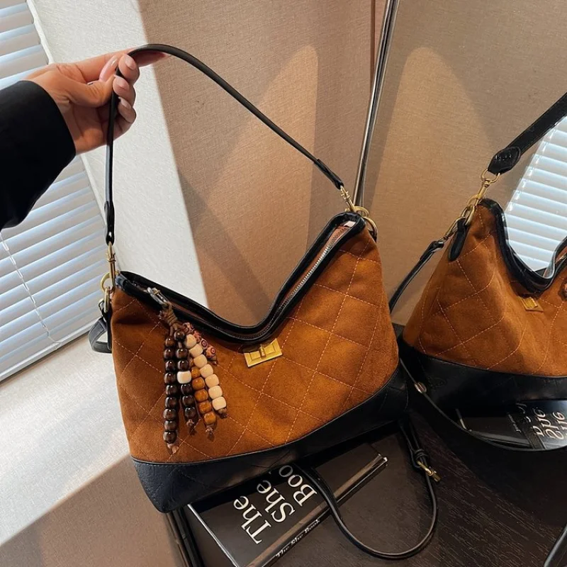

Fashionable Trendy Crossbody Handbag For Stylish Women With Letter Logo Large Capacity And Simple Elegant Look