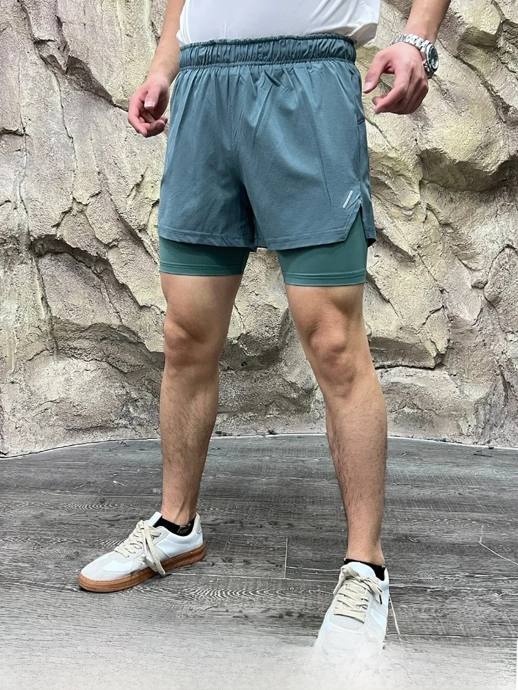 

Reflective Outdoor Running Shorts Men's Standard Fit Summer Polyester Spandex Blend Quick Dry Breathable Mesh Pocket Detail
