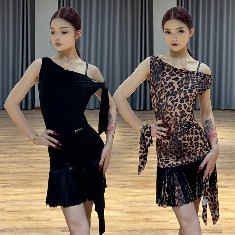 

Новый наряд для латинских танцев, женская тренировочная одежда, черное платье с бахромой и открытыми плечами для взрослых, костюмы для самбы и сальсы, танцевальная одежда линии VBH2034