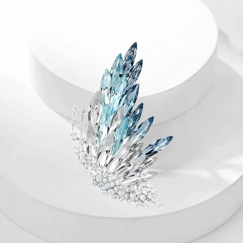 

Full diamond crystal butterfly brooch, high-end women's fashion corsage, sophisticated suit pin, clothing accessory